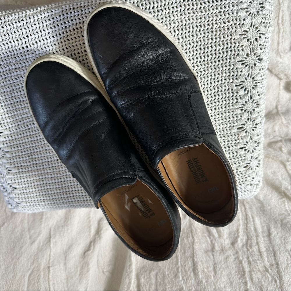 Johnston & Murphy TRUFOAM black leather slip-on shoes, sheepskin lining, 9M